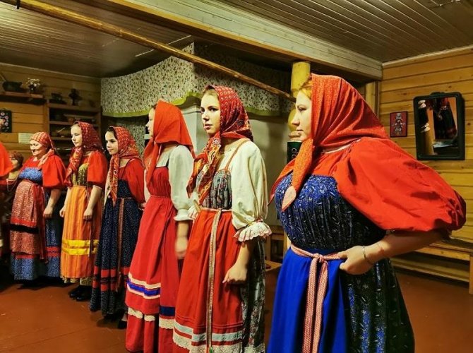 Знакомство с народными традициями России. Фото: Андрей Духин.